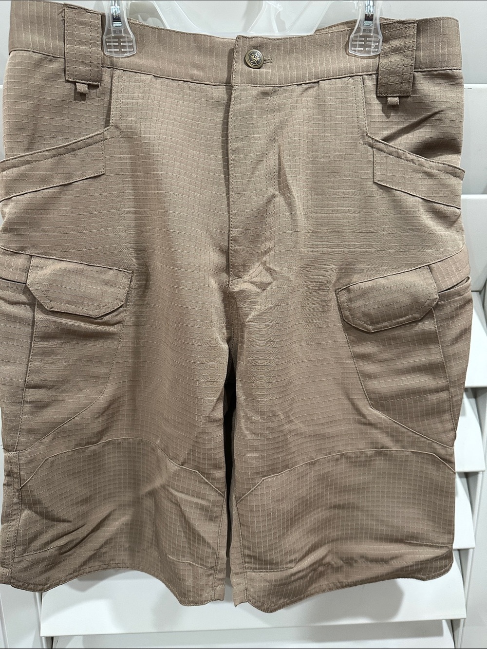 H&M Men's Cargo Shorts in Khaki